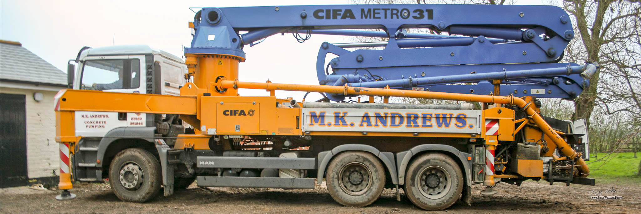 Concrete pumping lorry